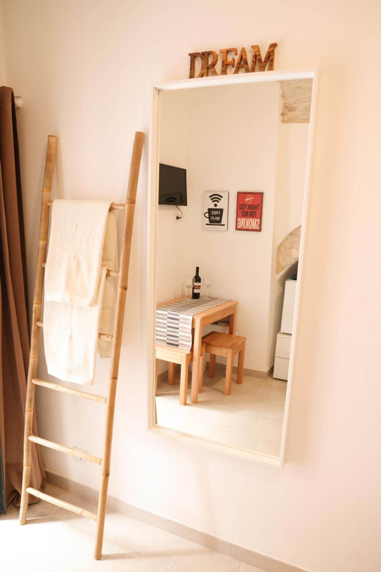 Room 20 - Piccola Camera In Pietra Bianca Giovinazzo Extérieur photo
