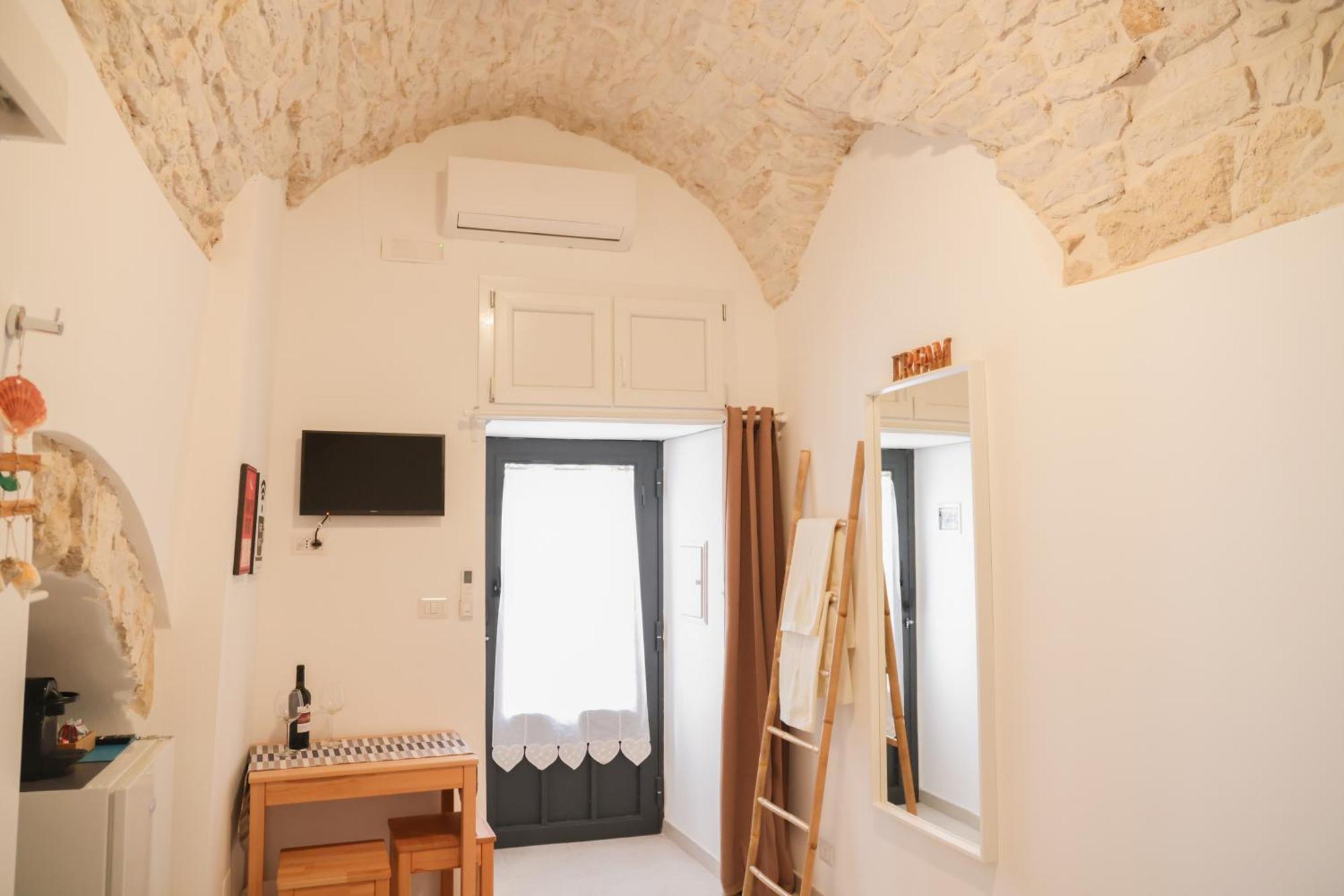 Room 20 - Piccola Camera In Pietra Bianca Giovinazzo Extérieur photo