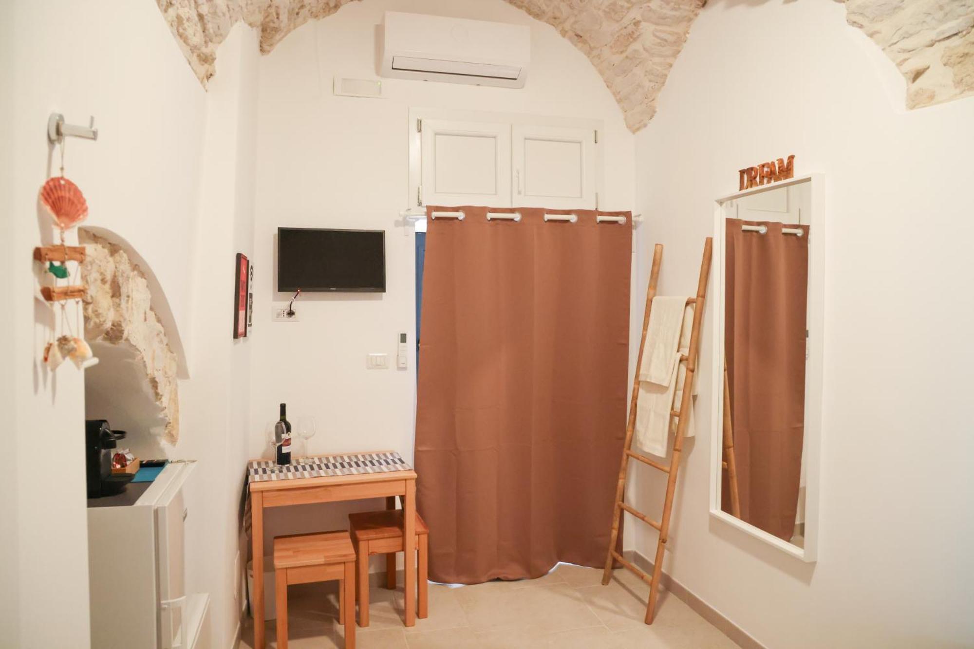 Room 20 - Piccola Camera In Pietra Bianca Giovinazzo Extérieur photo
