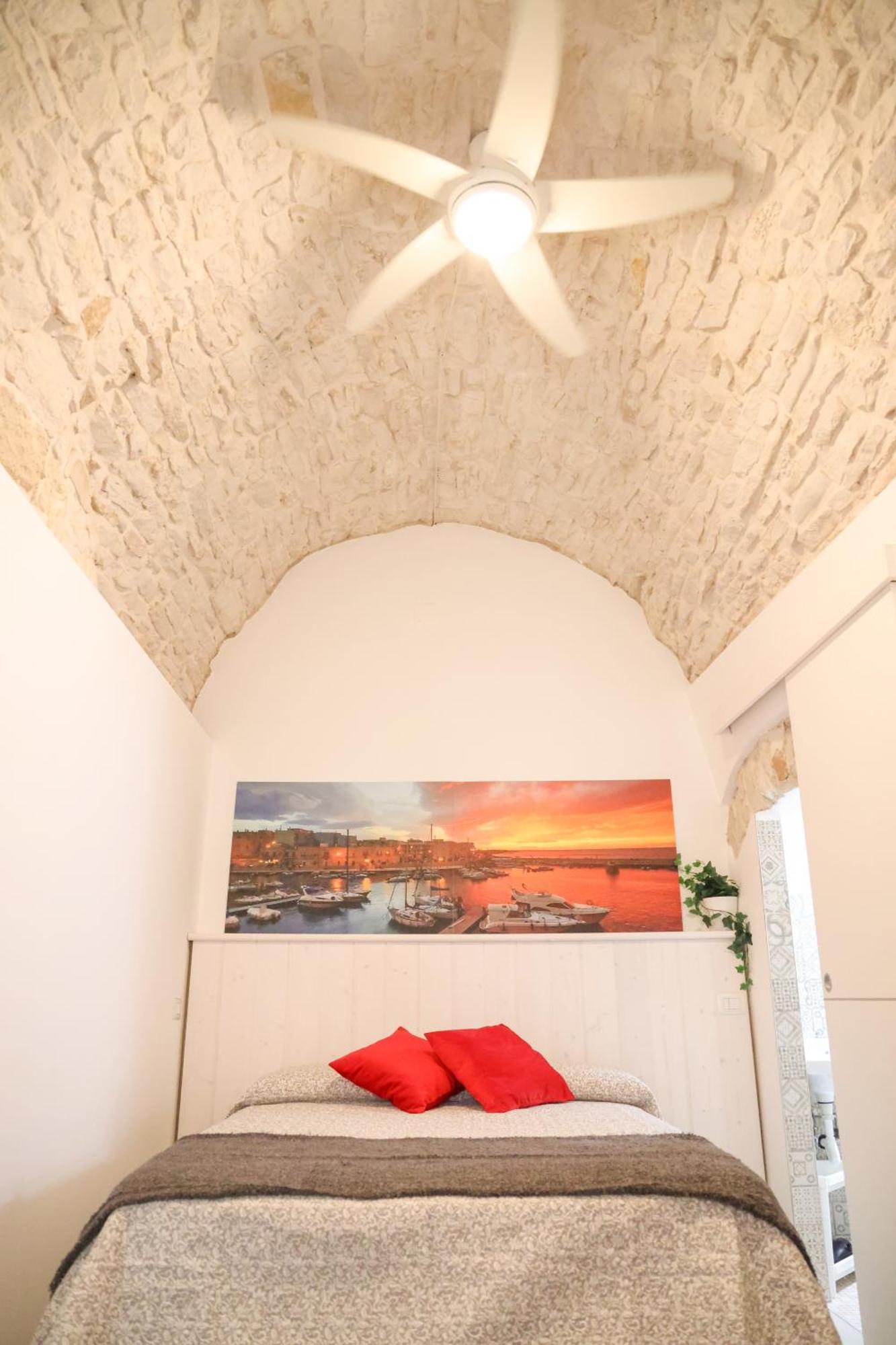 Room 20 - Piccola Camera In Pietra Bianca Giovinazzo Extérieur photo
