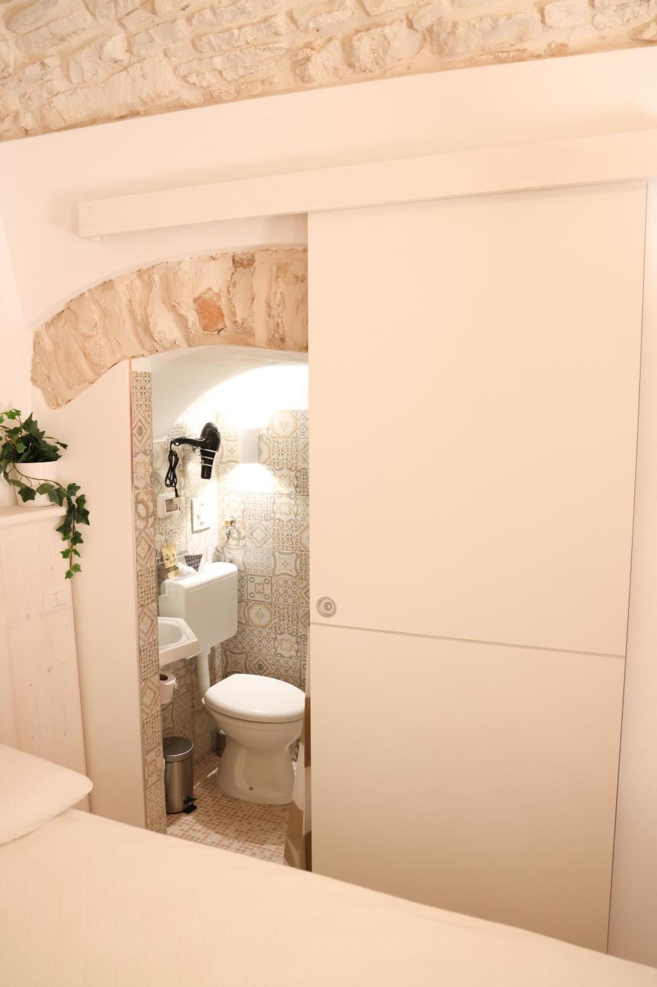 Room 20 - Piccola Camera In Pietra Bianca Giovinazzo Extérieur photo